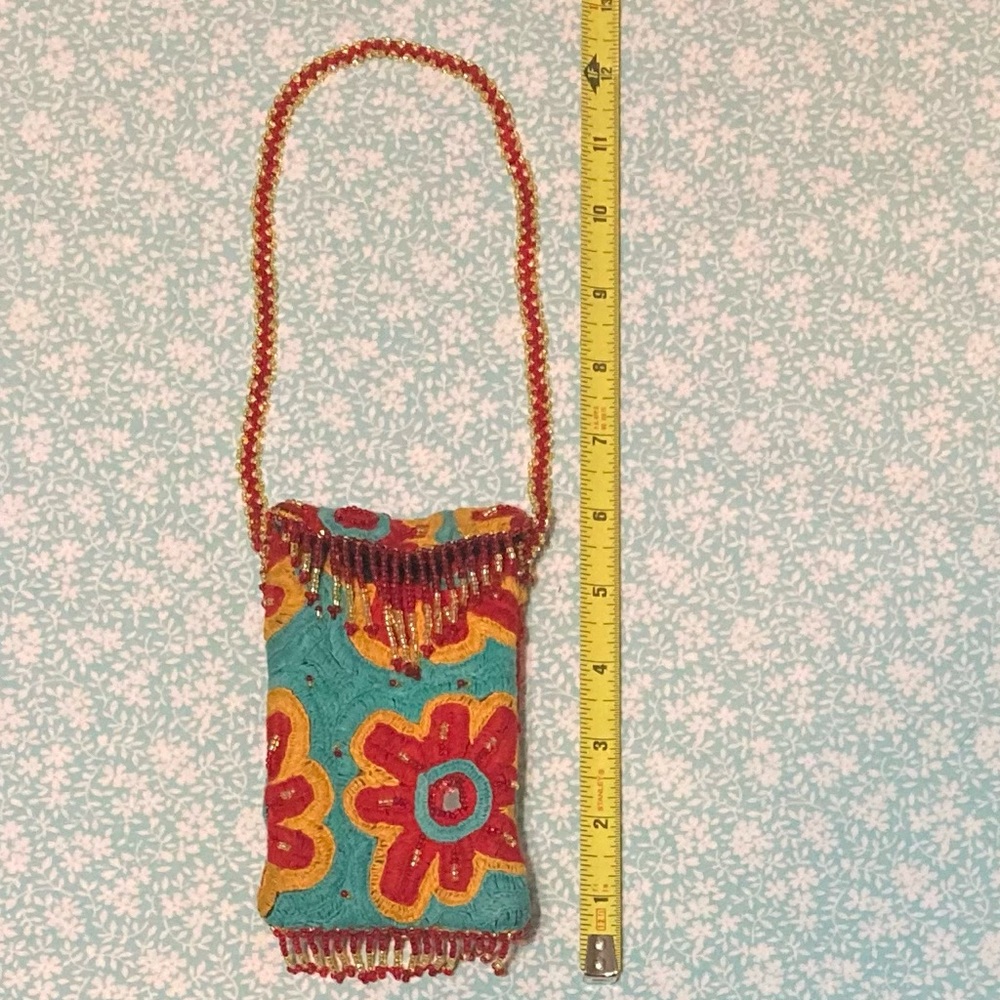 💙 Alfalah Embroidered Floral Wristlet w/ beads